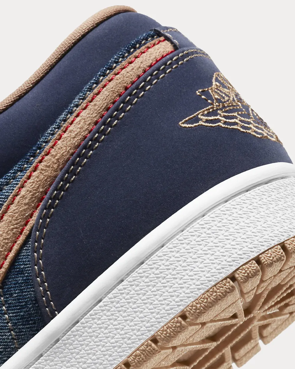 Air Jordan 1 Low SE Midnight Navy / University Red / White / Hemp Low Top Sneakers