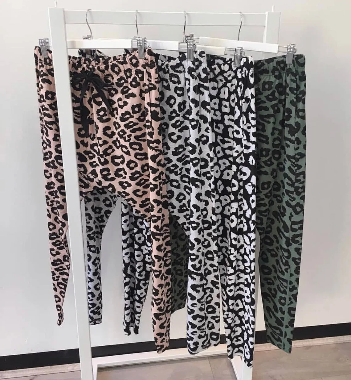 Lainie Lounge Pant || Black & White Leopard