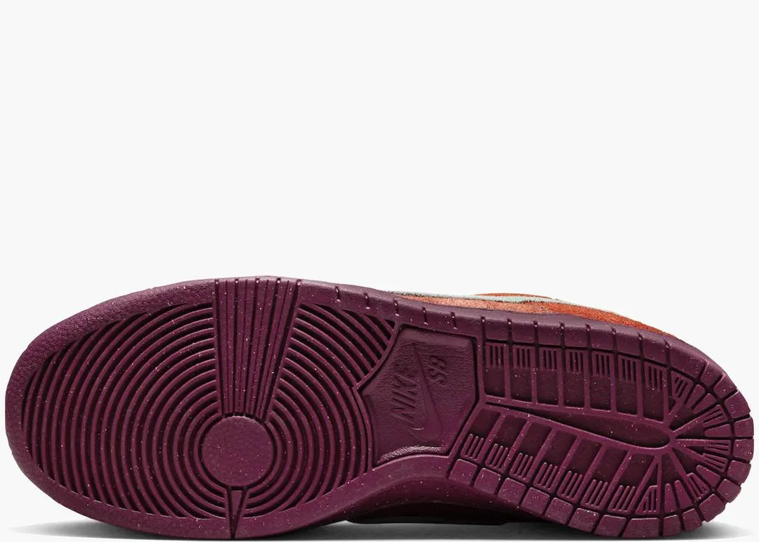Nike SB Dunk Low Mystic Red